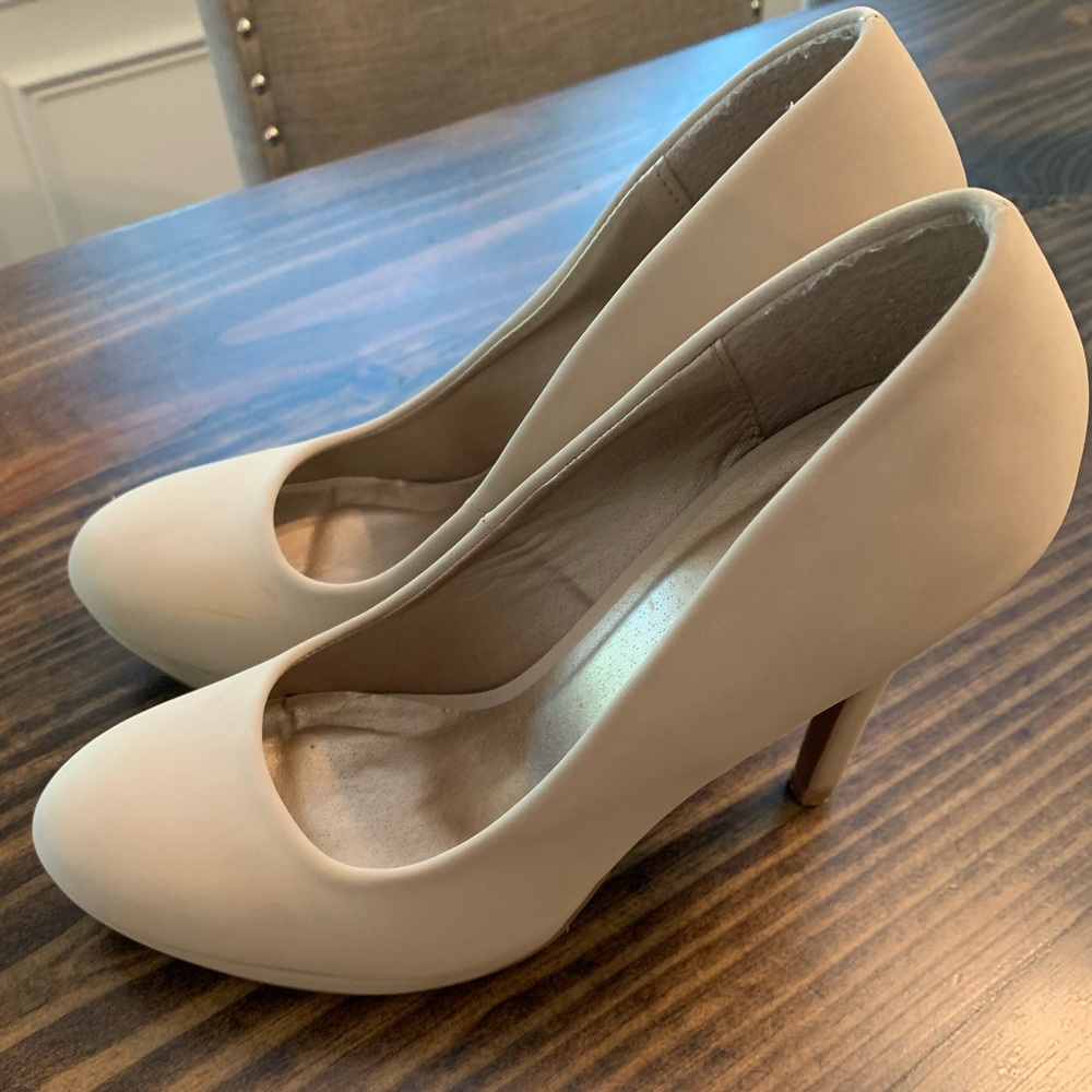 Qupid Nude High Heels Size 7.5